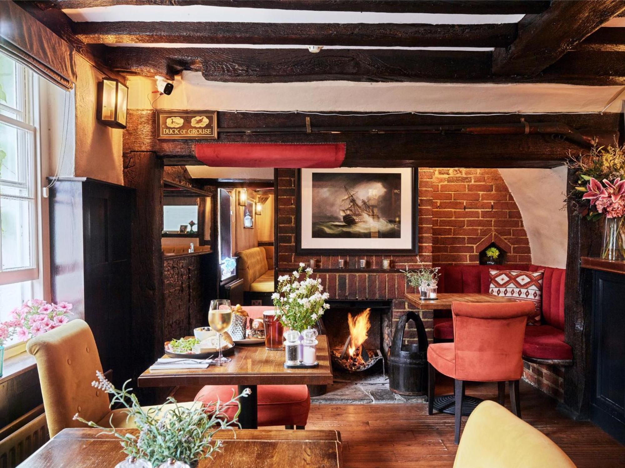 The Talbot Inn Woking Exteriör bild