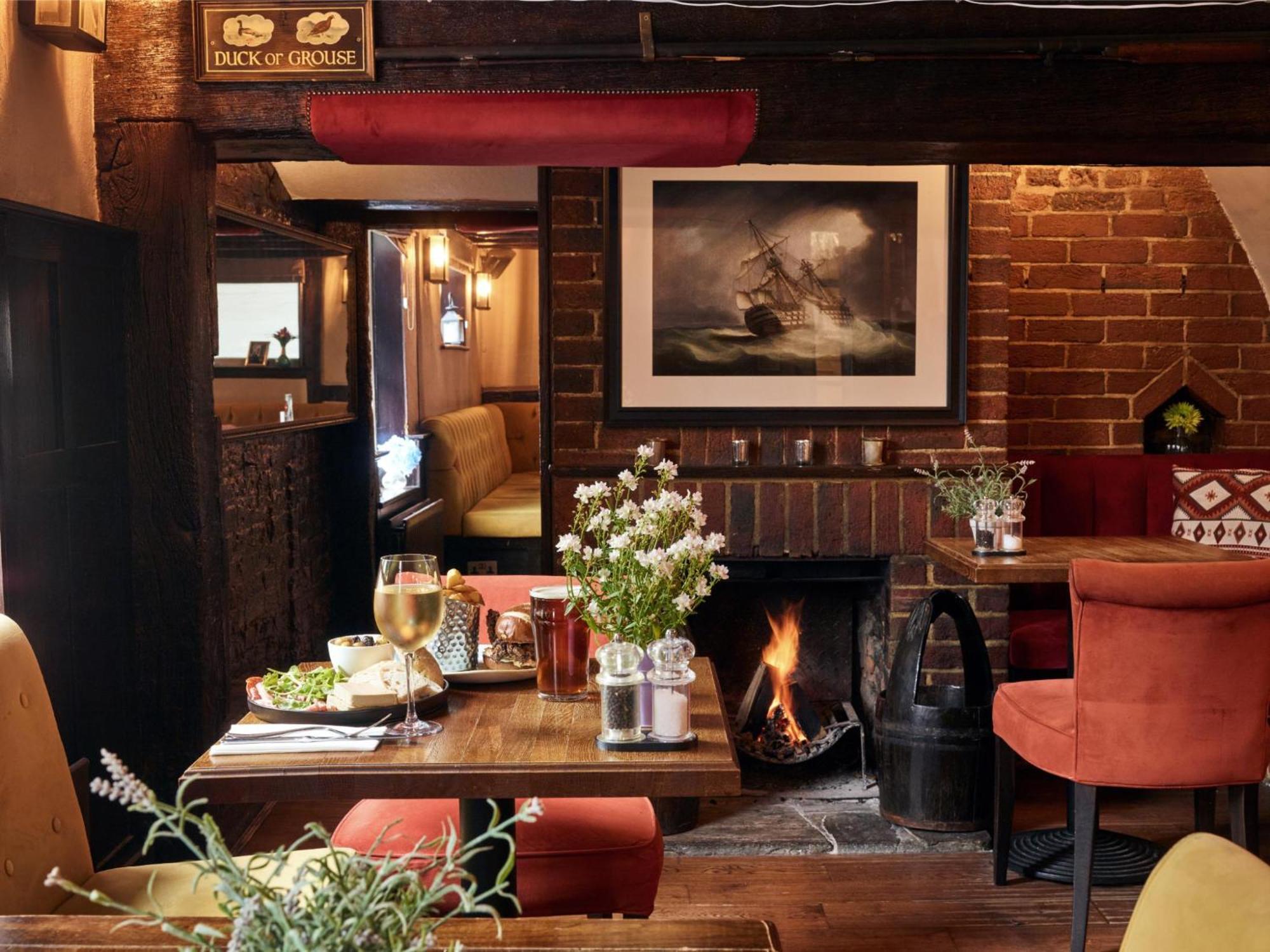 The Talbot Inn Woking Exteriör bild