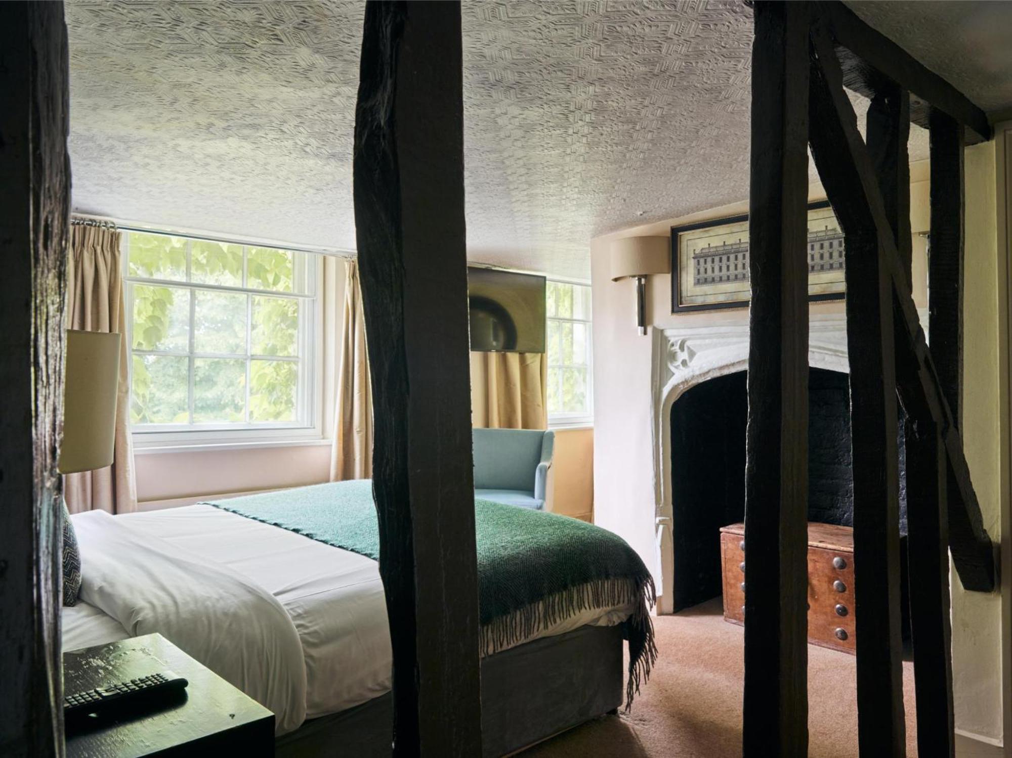 The Talbot Inn Woking Exteriör bild