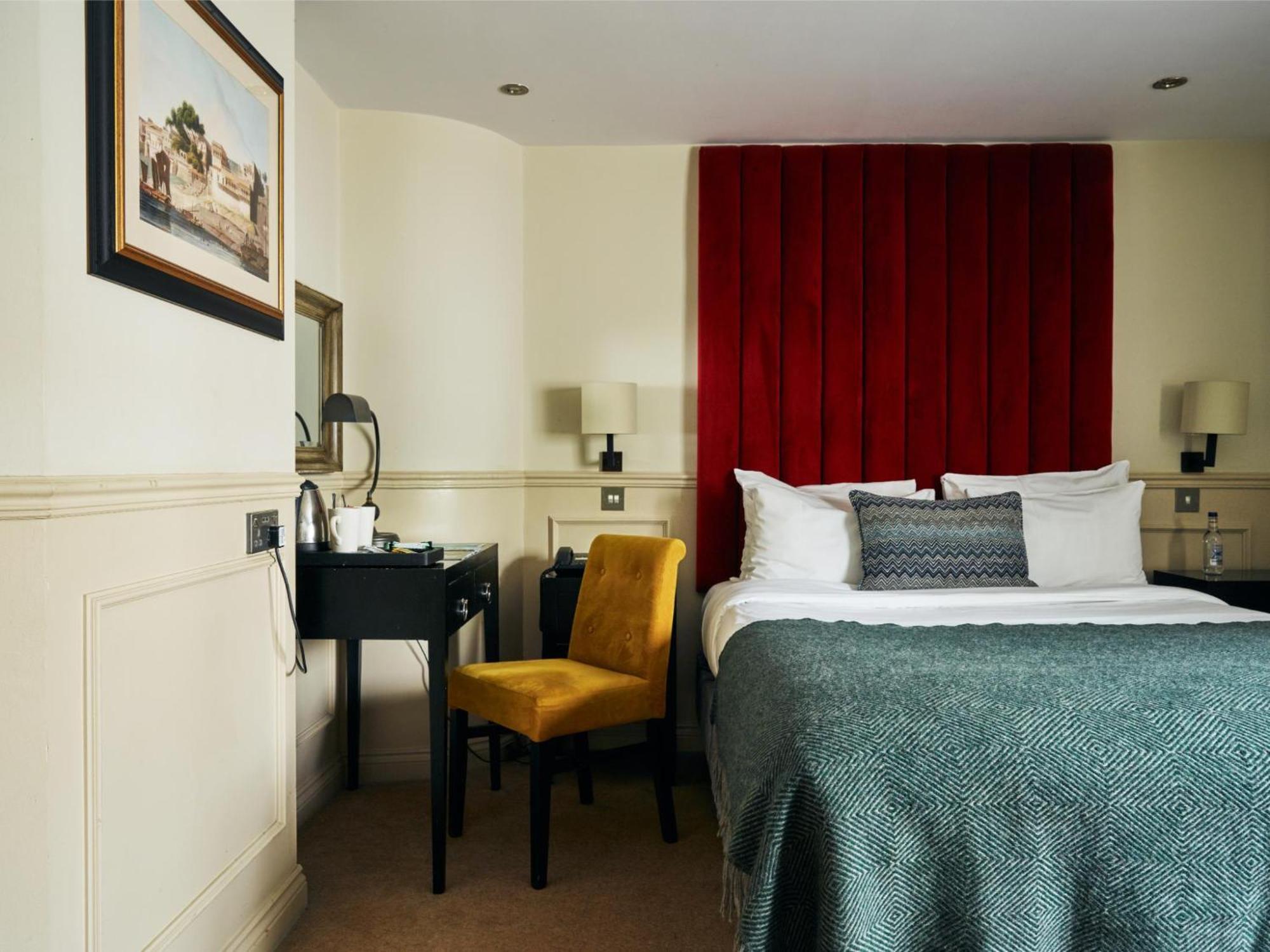 The Talbot Inn Woking Exteriör bild
