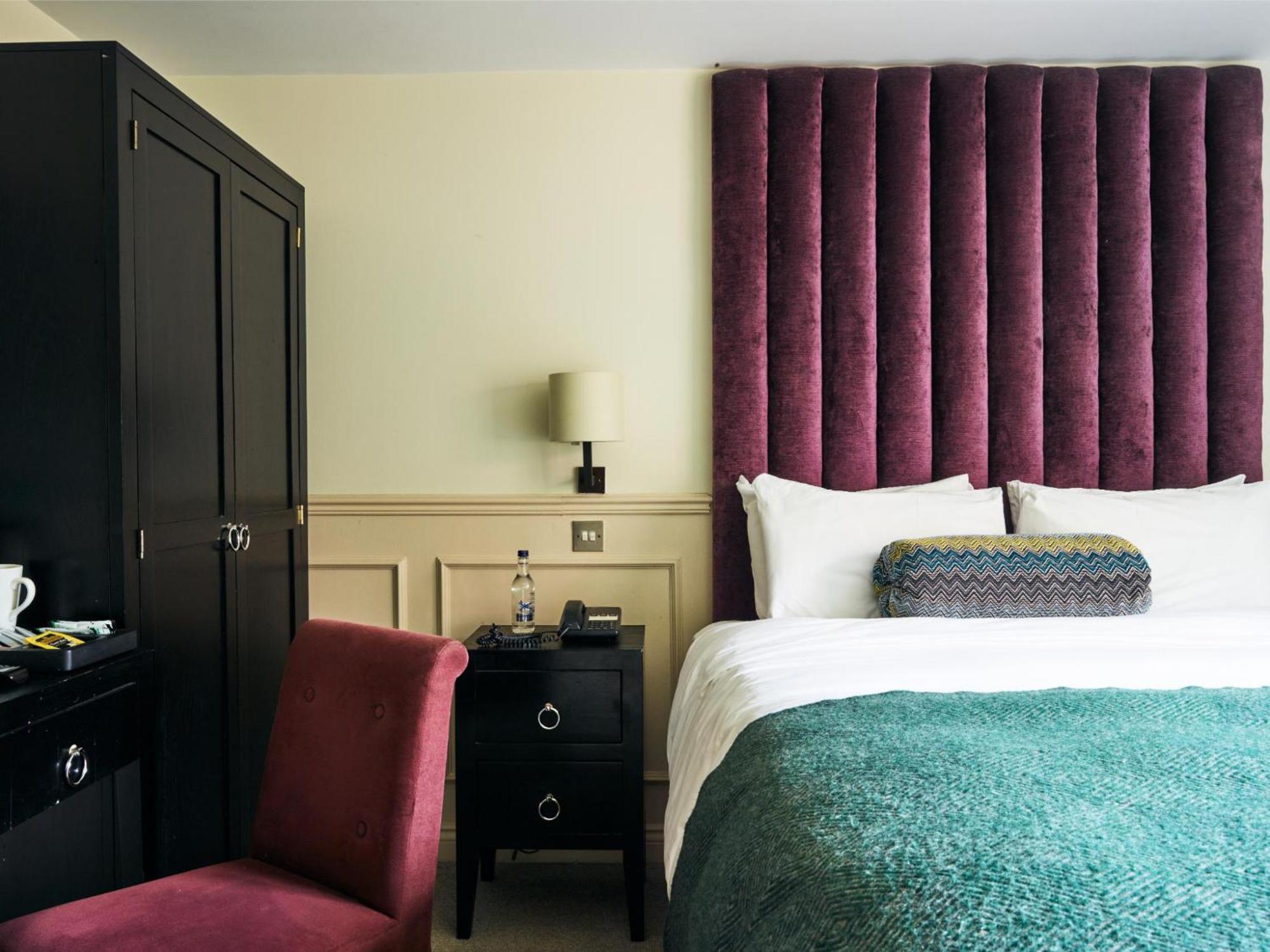 The Talbot Inn Woking Exteriör bild