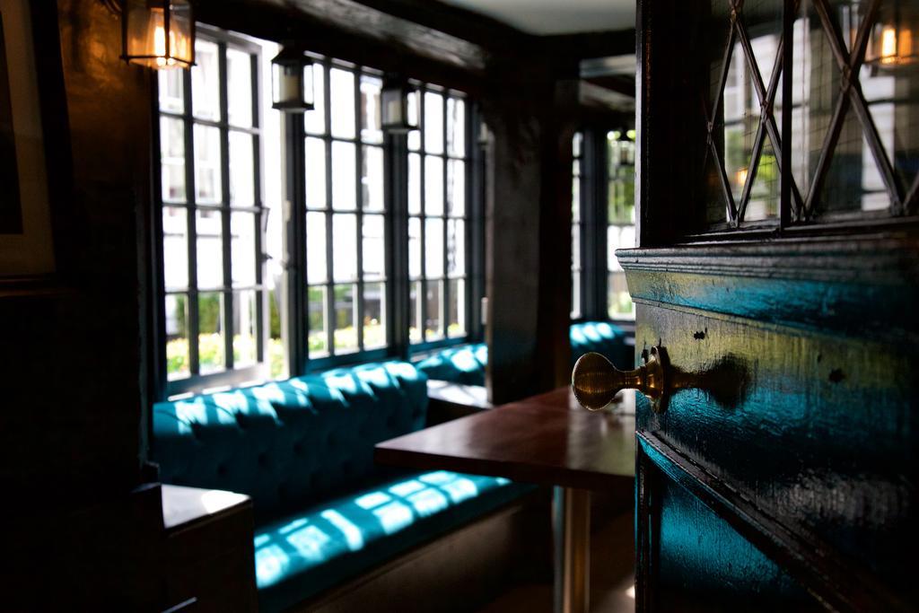 The Talbot Inn Woking Exteriör bild