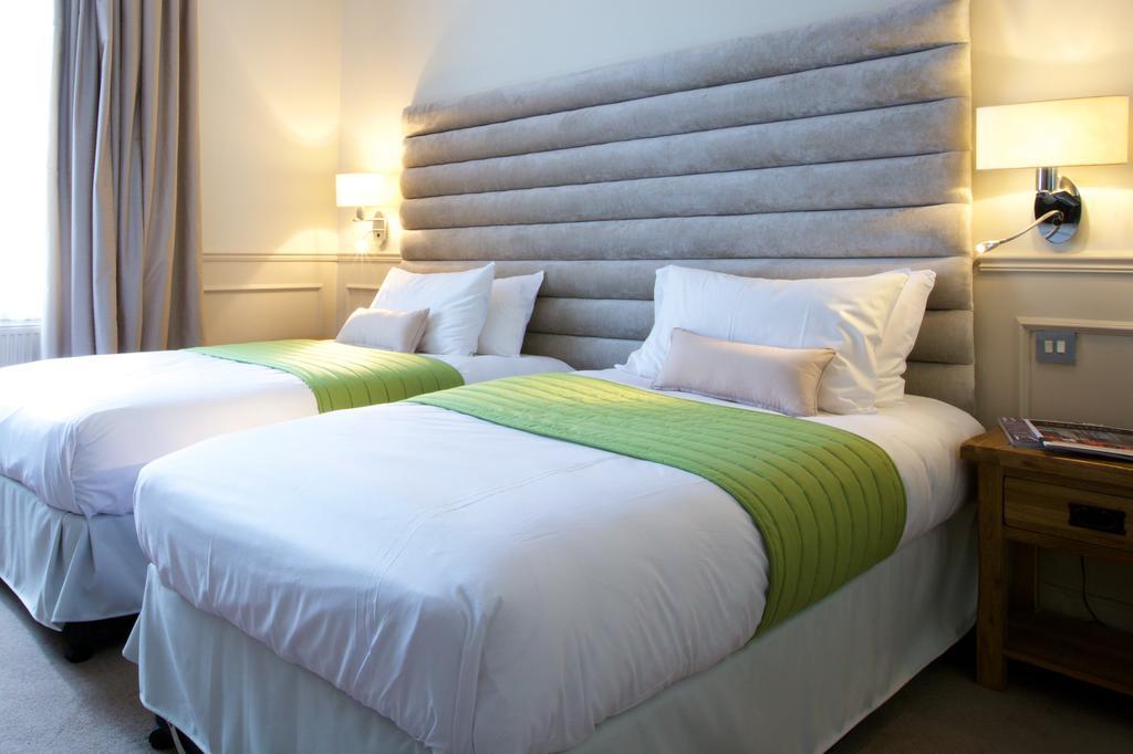 The Talbot Inn Woking Exteriör bild