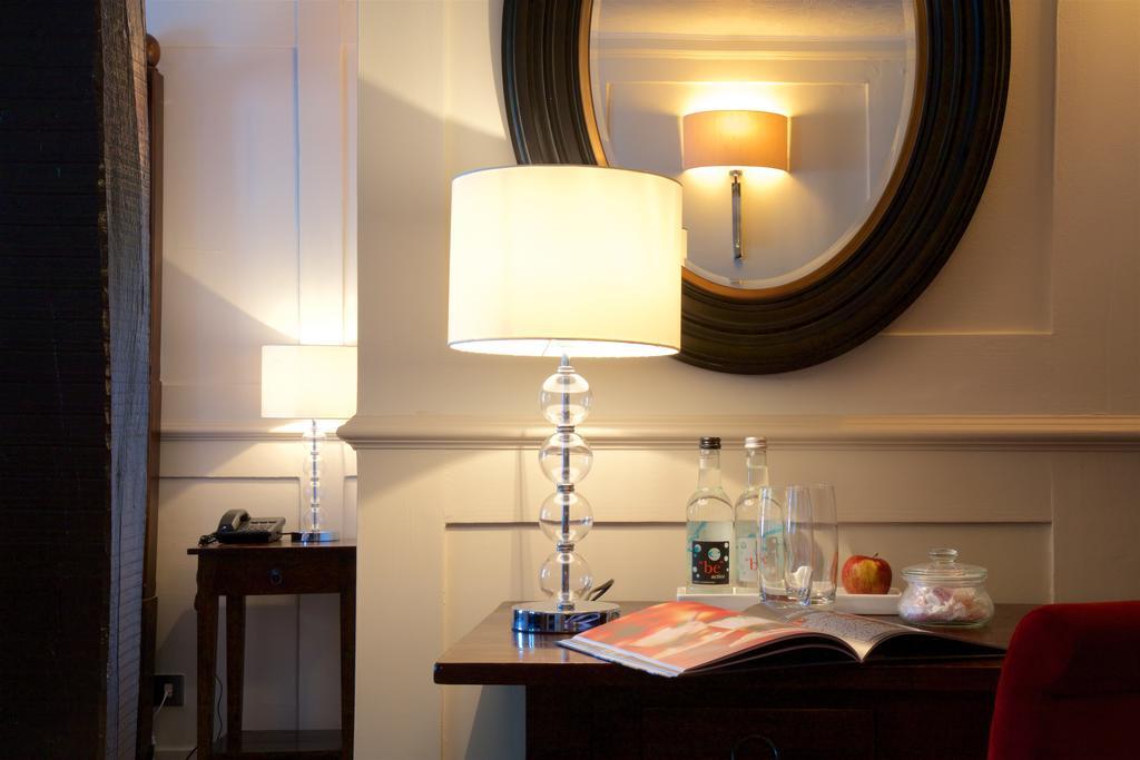 The Talbot Inn Woking Exteriör bild