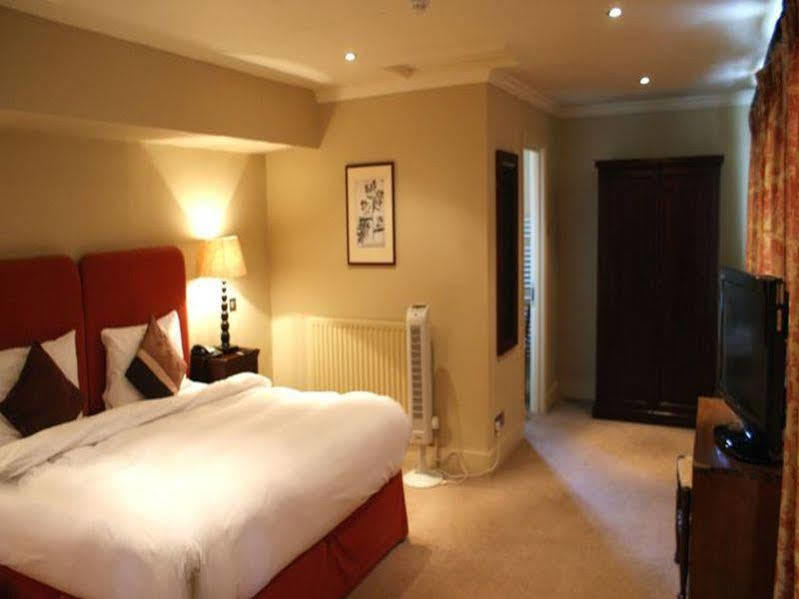 The Talbot Inn Woking Exteriör bild