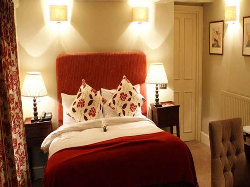 The Talbot Inn Woking Exteriör bild