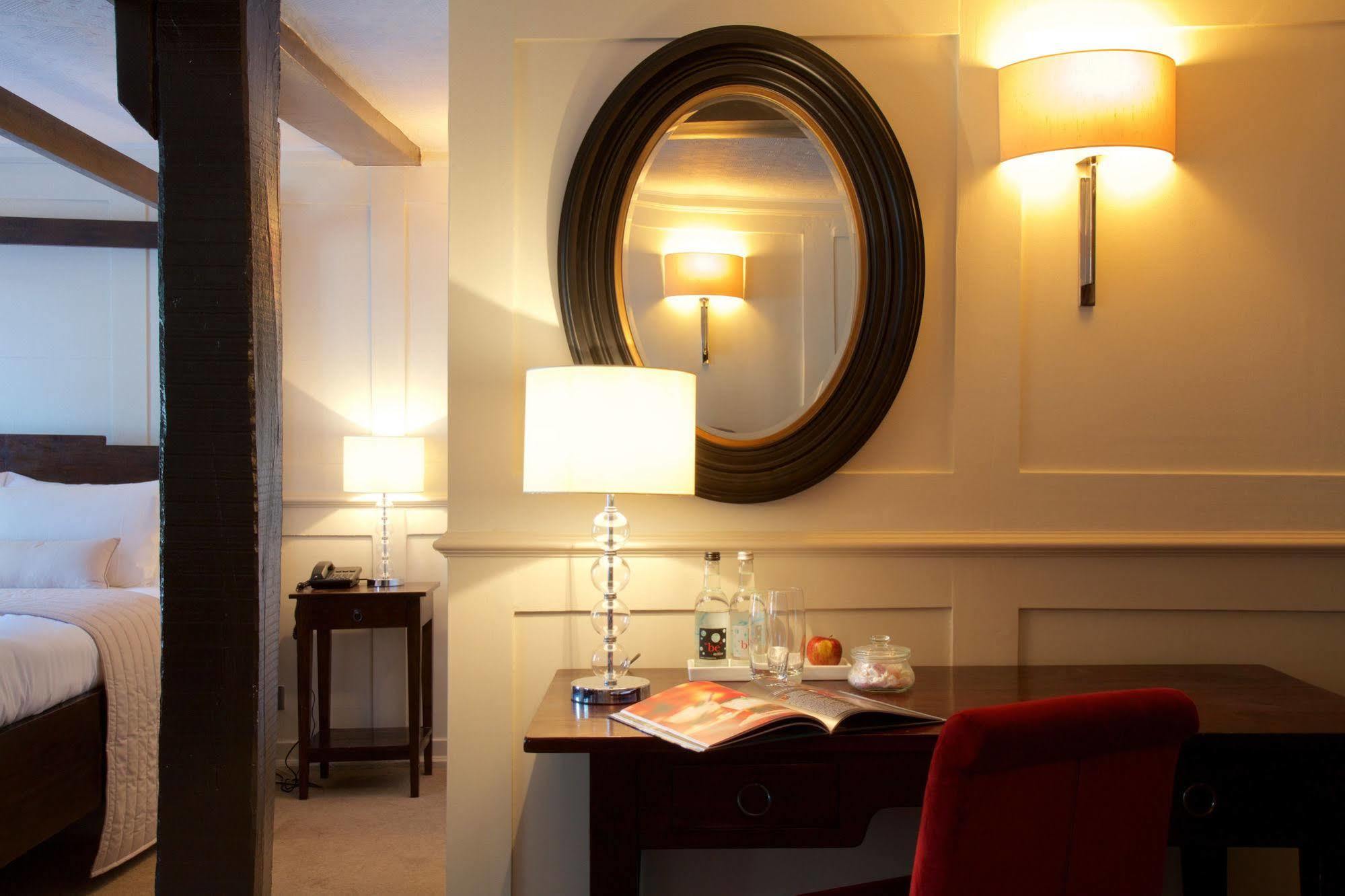 The Talbot Inn Woking Exteriör bild