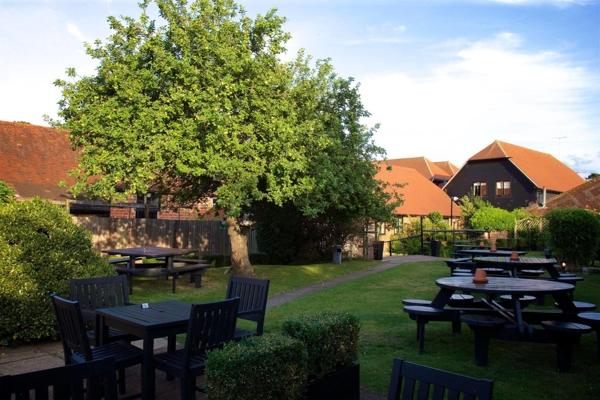 The Talbot Inn Woking Exteriör bild